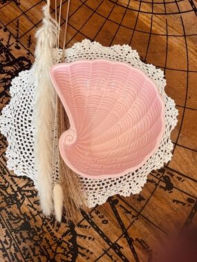 CUTE made in Japan Vintage Pink Ceramic Shell Shaped trinket dish